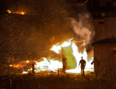Γαλλία: Φωτιά σε καταυλισμό προσφύγων - Δέκα τραυματίες (φωτό, βίντεο)